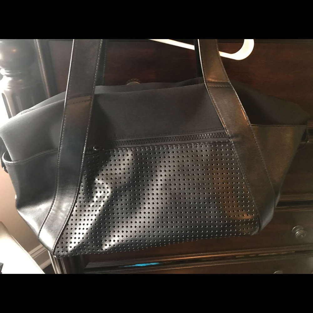 Black nylon duffle/weekend bag